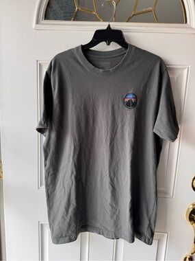 Men's Patagonia Gray Short-Sleeve Graphic Tee. XL